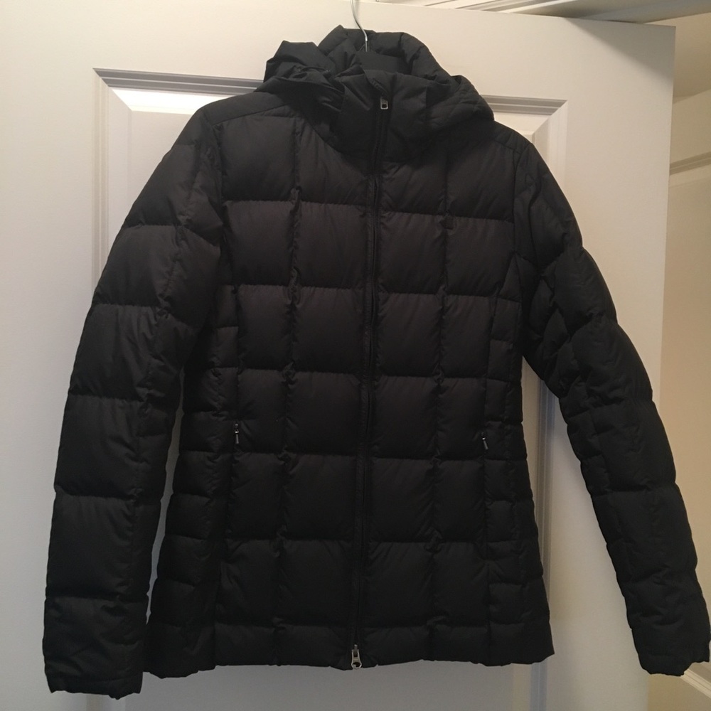 Patagonia Women’s black puffy coat Size M